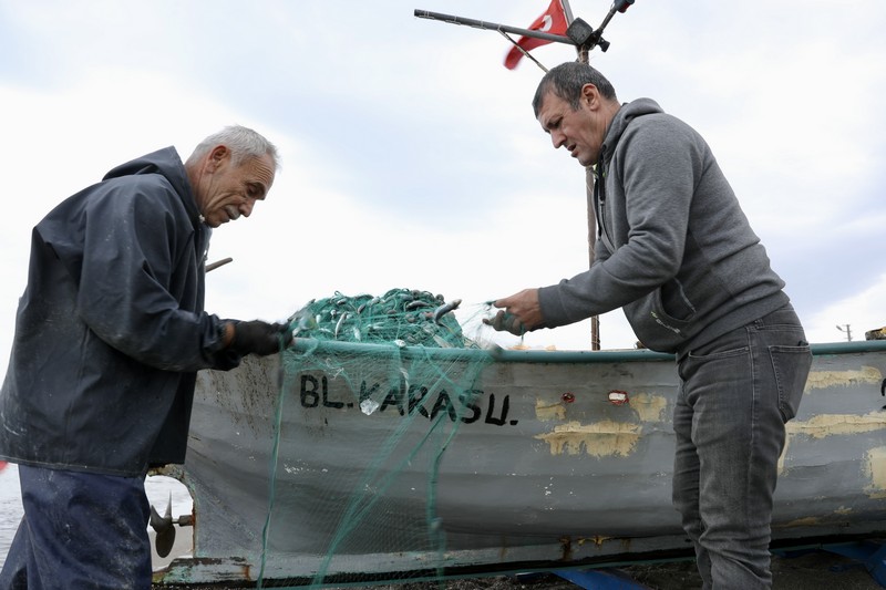 Karadeniz'in sahil köyünde geleneksel balıkçılıkla geçim mücadelesi