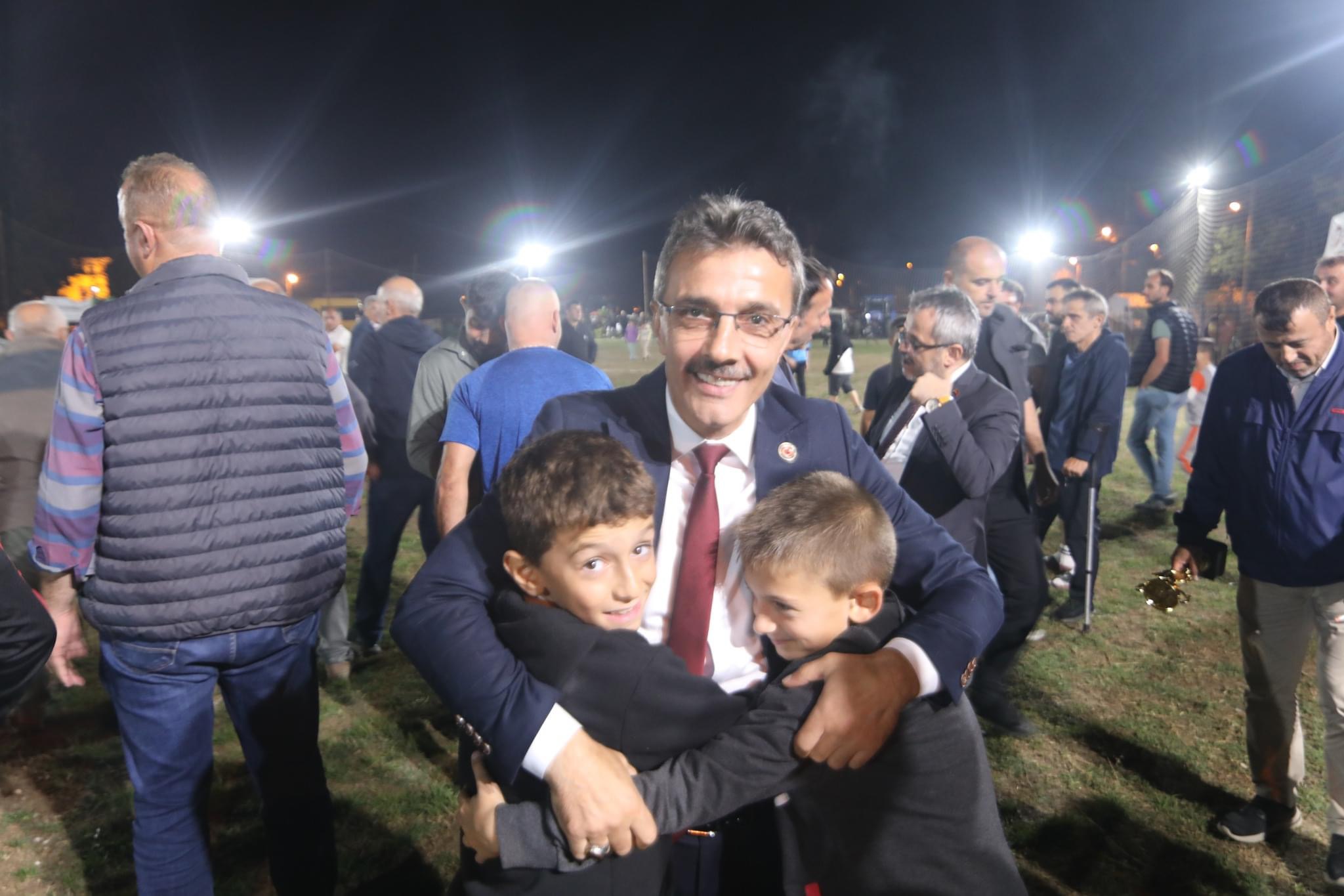 Başkan Şenol Di̇nç Çaybaşi Futbol Turnuvasinin Kapaniş Programina Katildi (2)