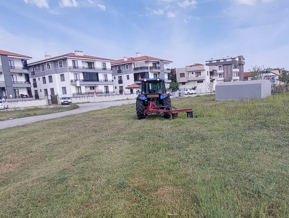 Erenler’de Park Ve Bahçelerde Çalişmalar Sürüyor (1)