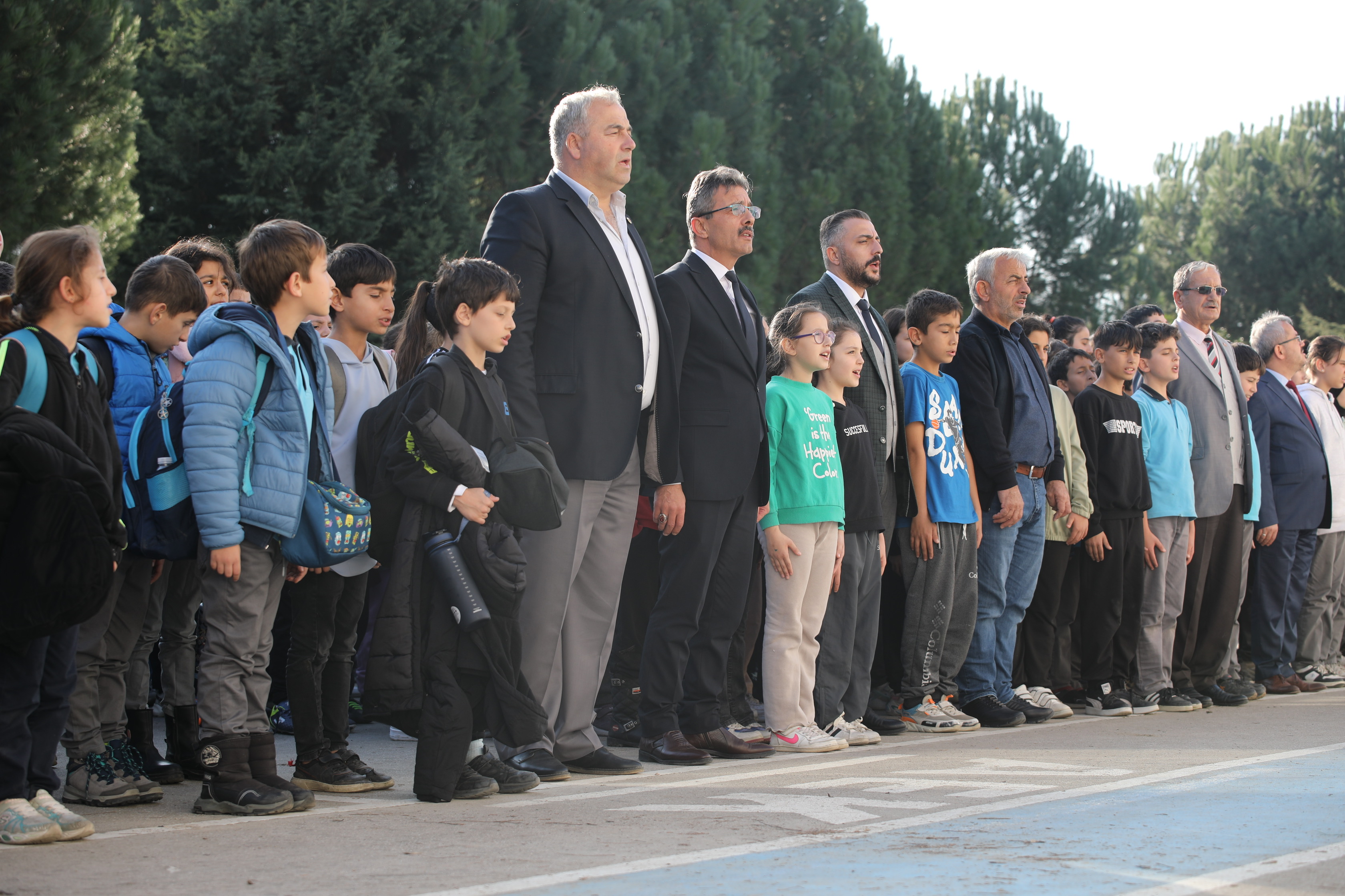 Başkan Şenol Di̇nç, “Gözleri̇ni̇zdeki̇ Parilti Geleceğe Umutla Bakmamizi Sağliyor” (2)