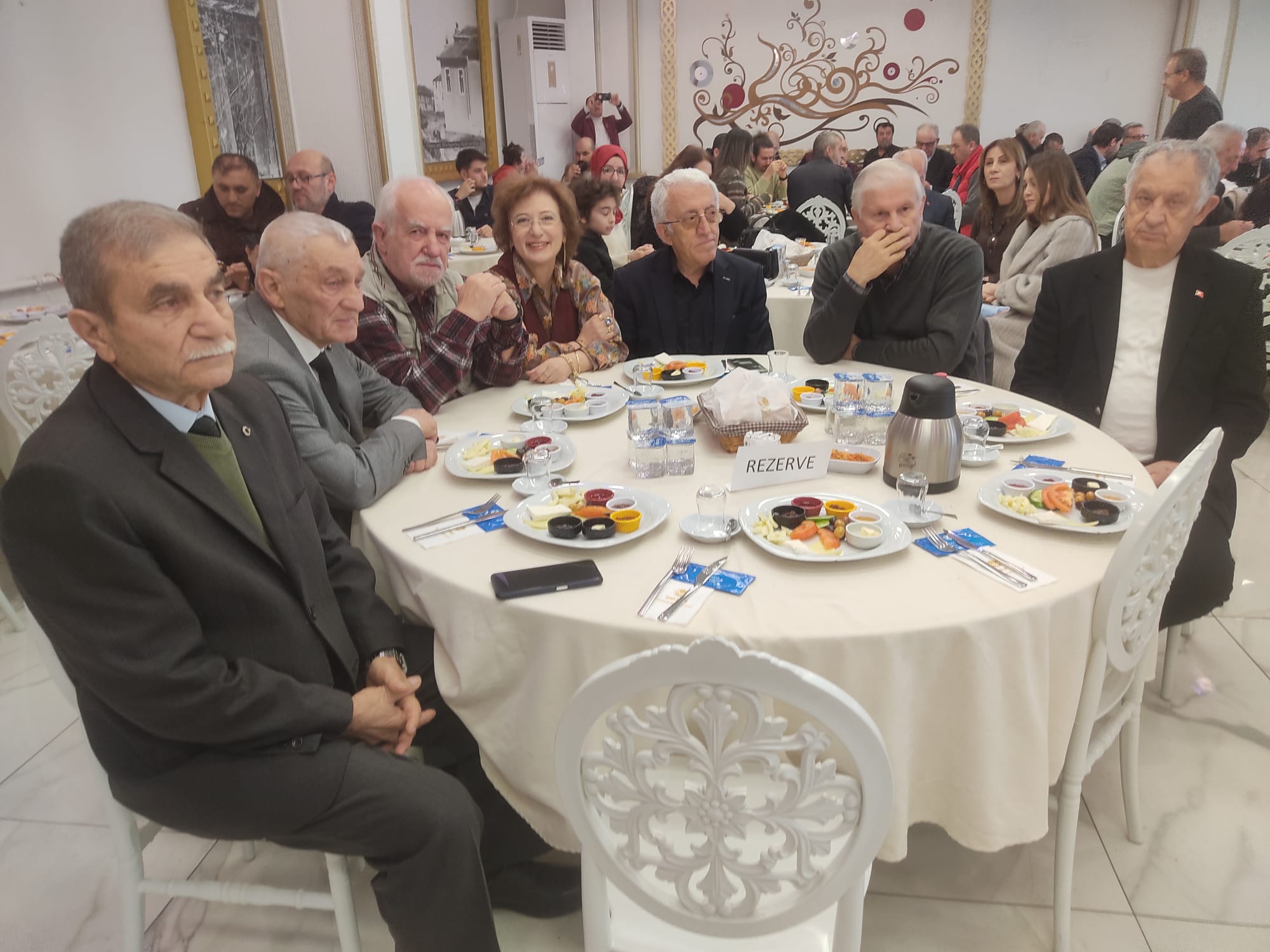 442Ba165 F554 4143 A8E4 153147306644