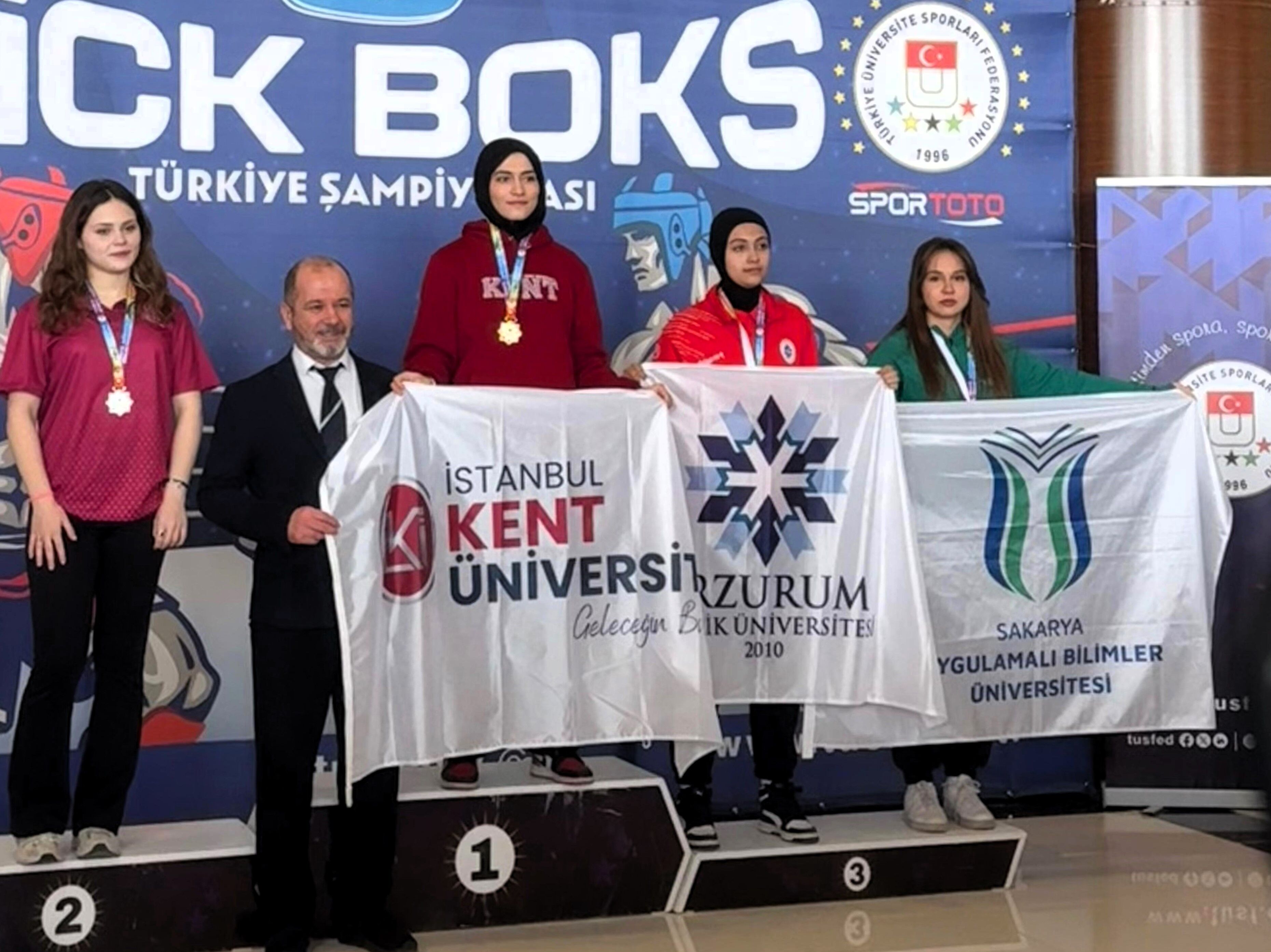 Azra Uyar