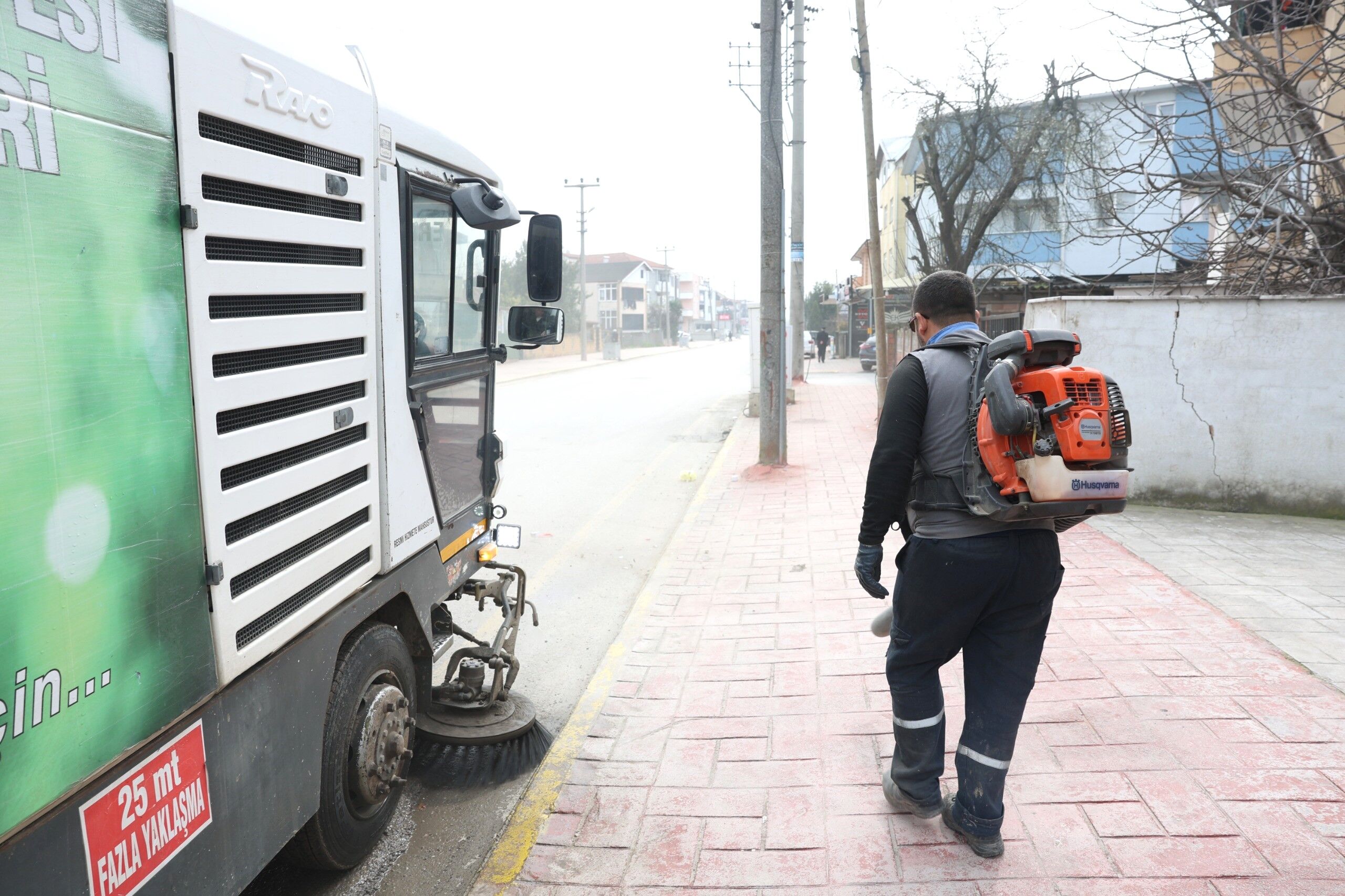 Erenler’de Hummali Bayram Temi̇zli̇ği̇ Cadde Ve Sokaklarda Ti̇ti̇z Çalişma (2)