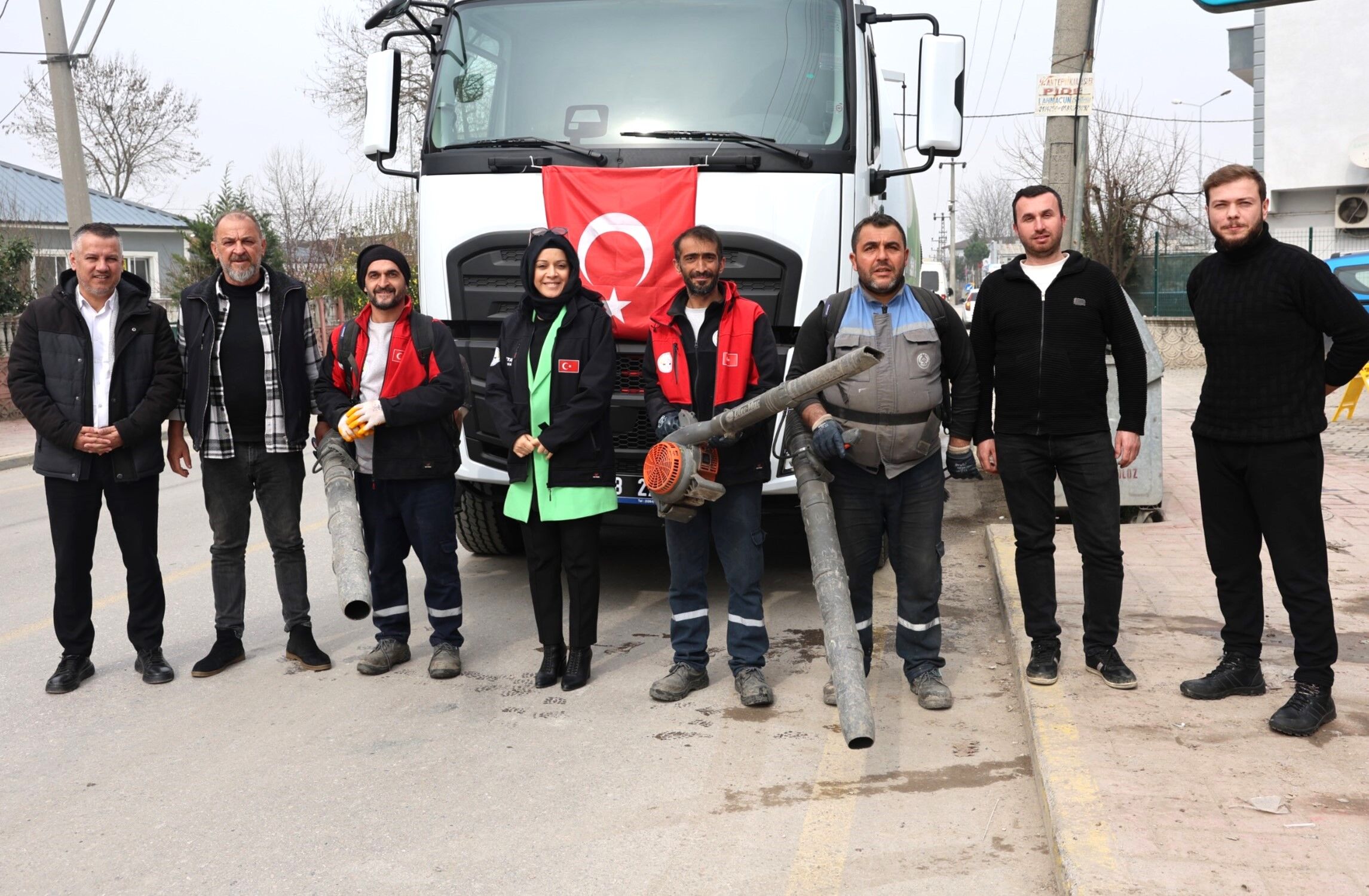 Erenler’de Hummali Bayram Temi̇zli̇ği̇ Cadde Ve Sokaklarda Ti̇ti̇z Çalişma (8)