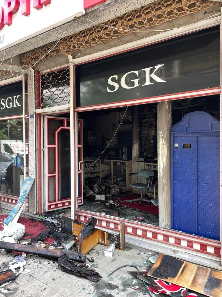 A W729781 03
