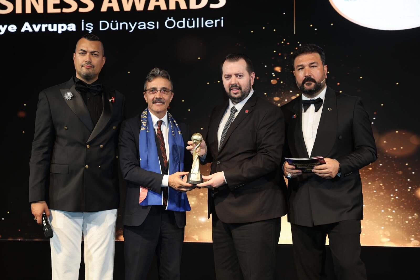 Başkan Şenol Di̇nç’e Hi̇zmet Başari Ödülü (5)