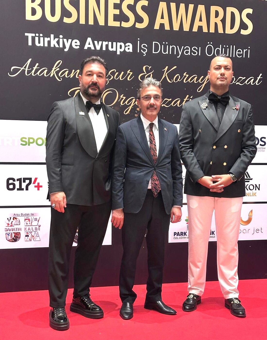 Başkan Şenol Di̇nç’e Hi̇zmet Başari Ödülü (7)