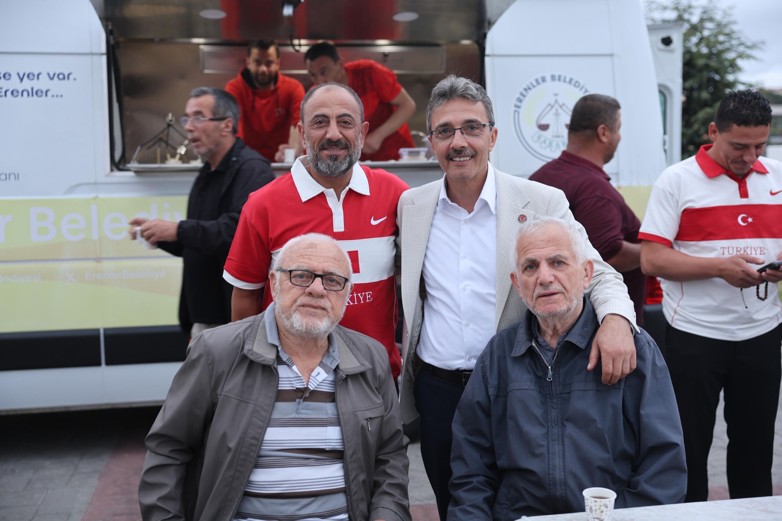 Bi̇nlerce Vatandaş Türki̇ye Avustralya Maçini Erenler Beledi̇yesi̇’nde Bi̇rli̇kte İzledi̇ (11)