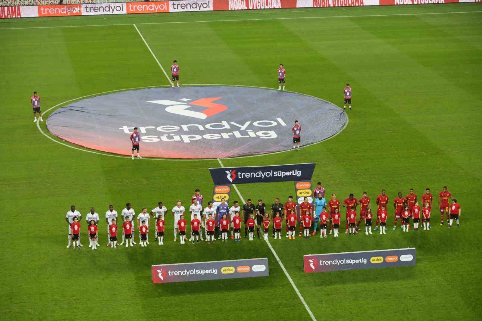 Trendyol Süper Lig: Samsunspor: 0 - Göztepe: 1 (Maç devam ediyor)