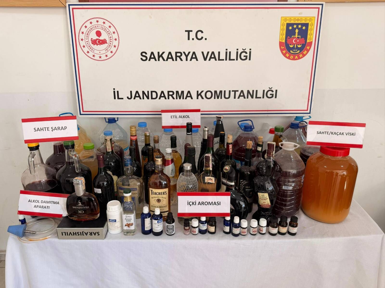 Zehir saçacaklardı! Jandarmadan sahte alkol operasyonu