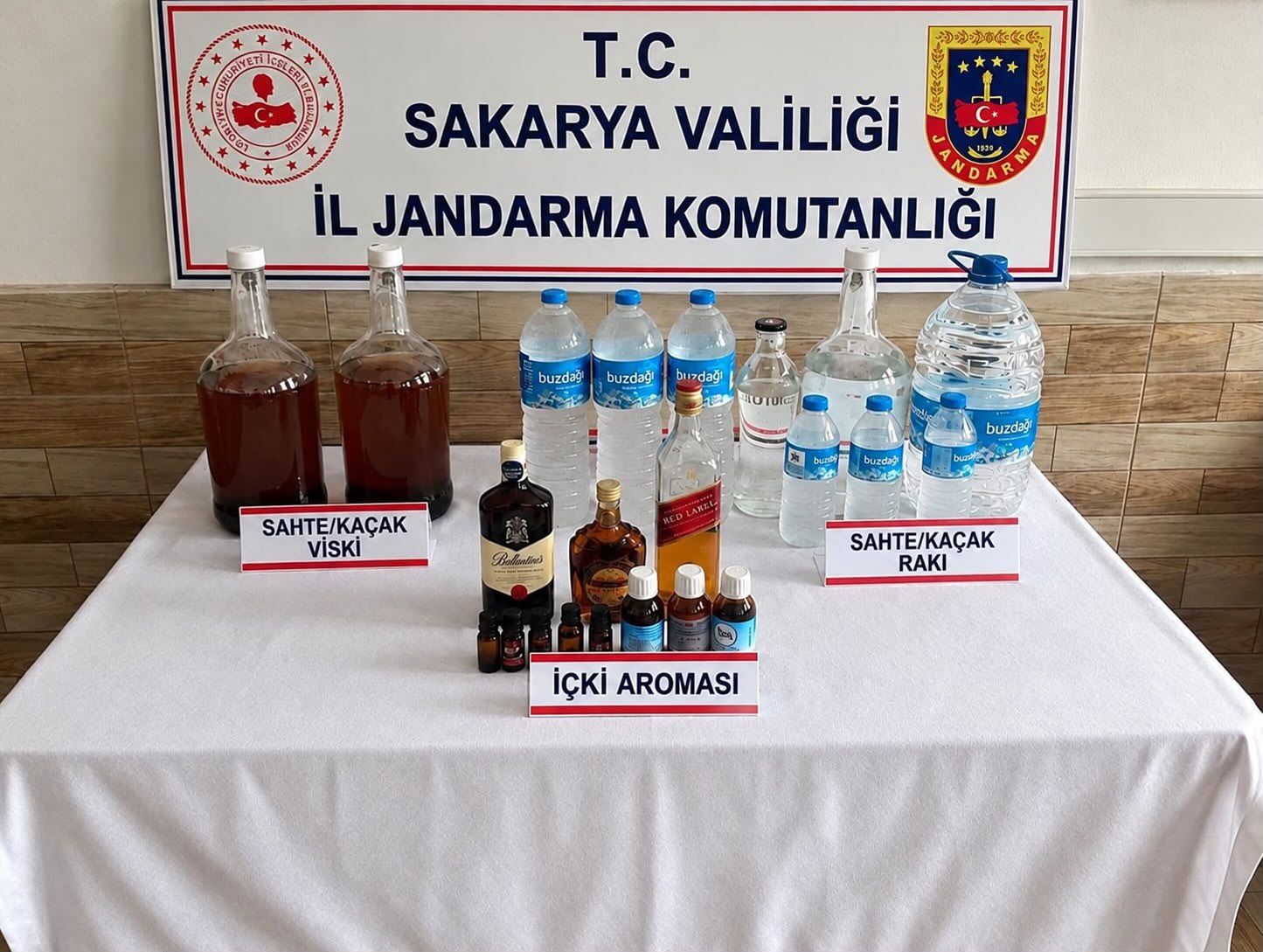 Sakarya'da 153 litre sahte alkol ele geçirildi