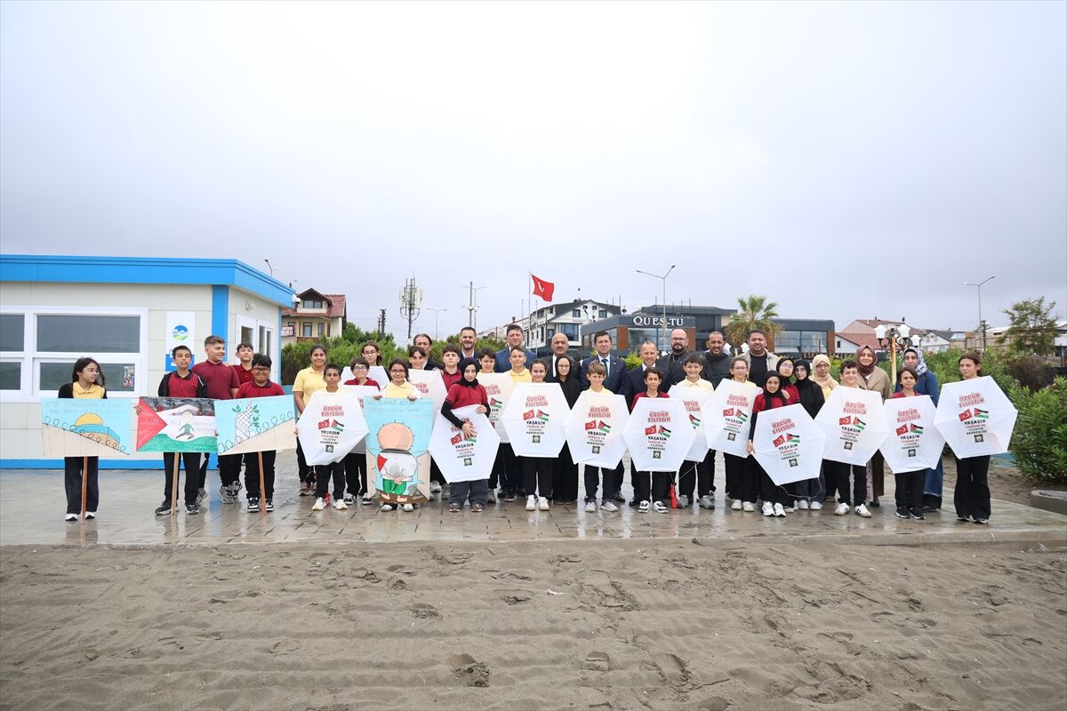 Sakarya'da uçurtmalar Gazzeli çocuklar için gökyüzüne bırakıldı