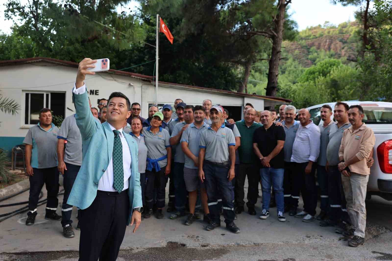 Başkan Ünlü Temizlik İşleri Müdürlüğü personeli ile bir araya geldi