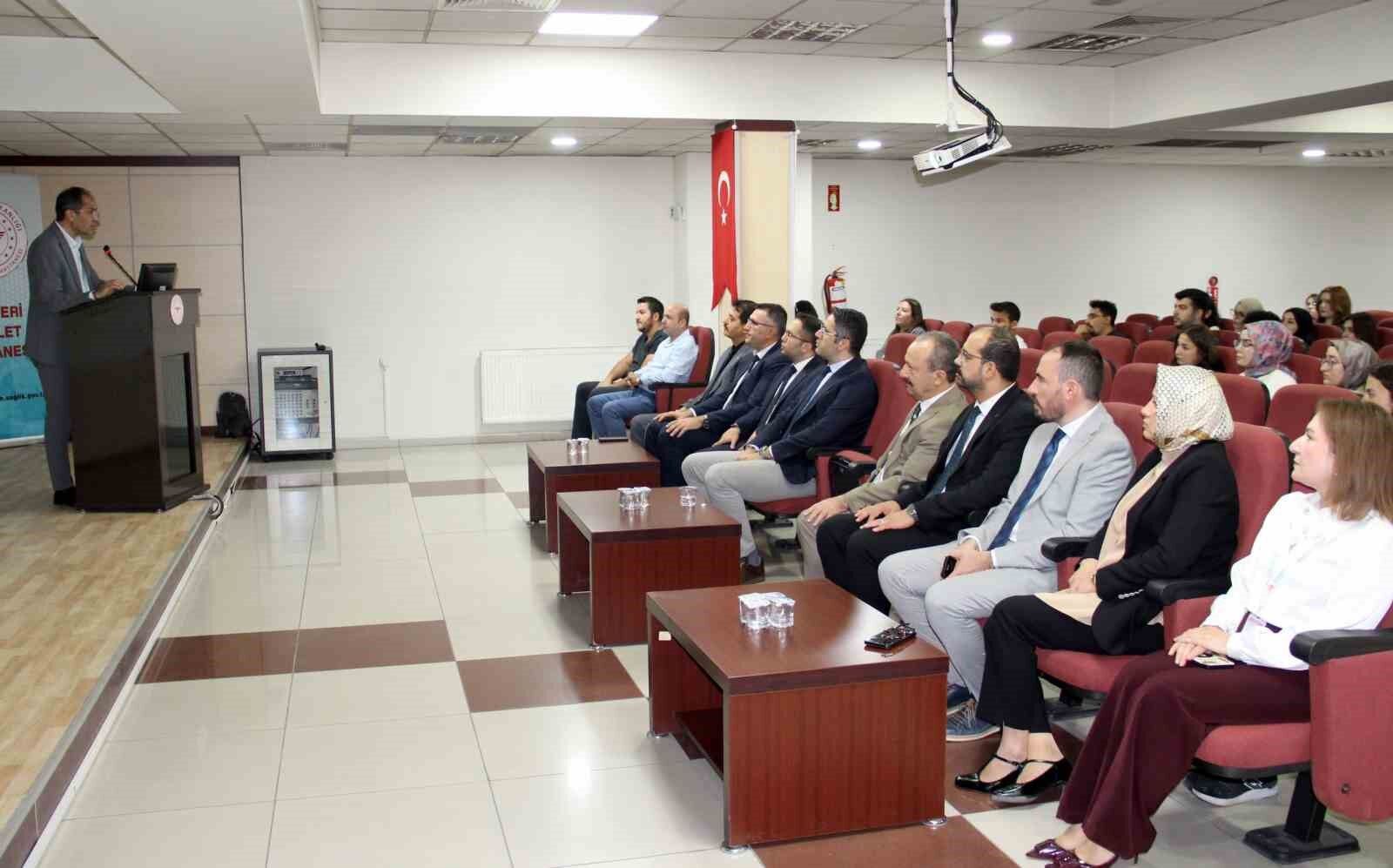 Devlet Hastanesi'nde yeni atanan pratisyen hekimlere oryantasyon eğitimi