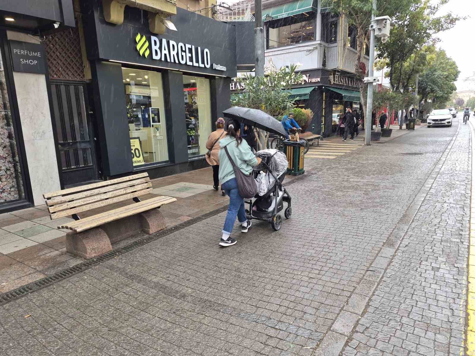 Eskişehir'de sağanak yağış etkili oldu