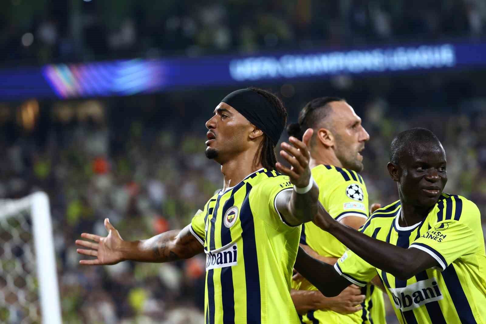 Fenerbahçe'nin Şampiyonlar Ligi'ndeki ilk golü Archie Brown'dan