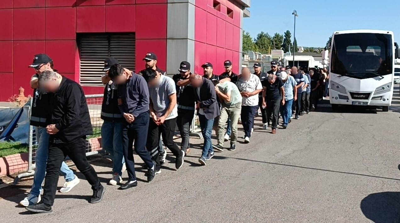 Gaziantep merkezli yasadışı döviz transferi operasyonunda 28 şüpheli adliyeye sevk edildi