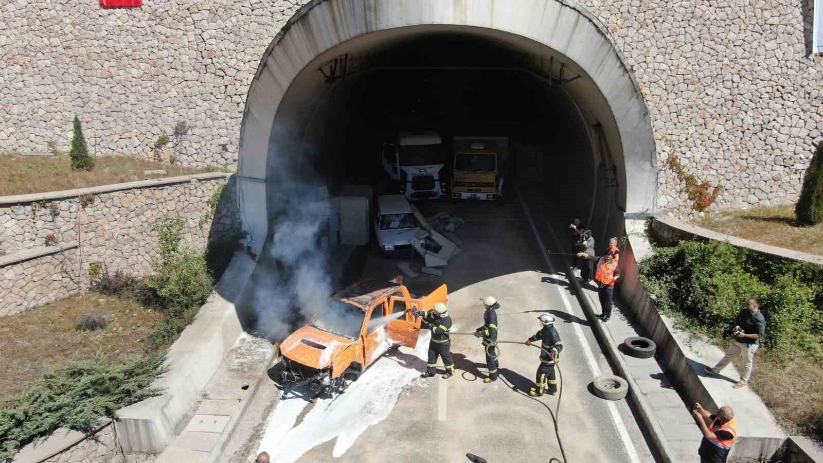 Ilgaz 15 Temmuz İstiklal Tüneli'nde gerçeği aratmayan deprem, göçük ve trafik kazası tatbikatı