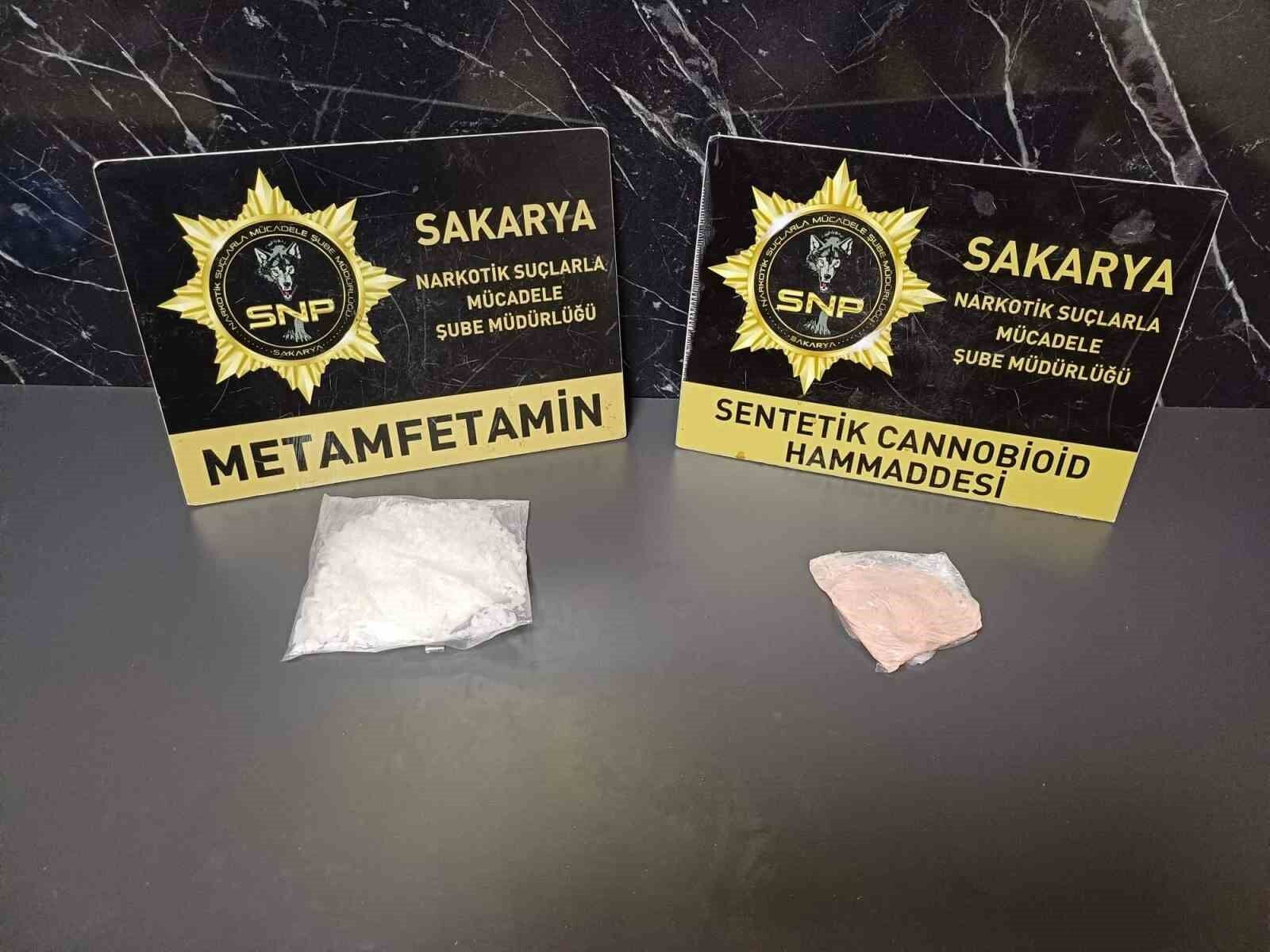 İstanbul'dan 111 kilogram uyuşturucu ham maddesi getirirken Sakarya gişelerinde yakalandılar