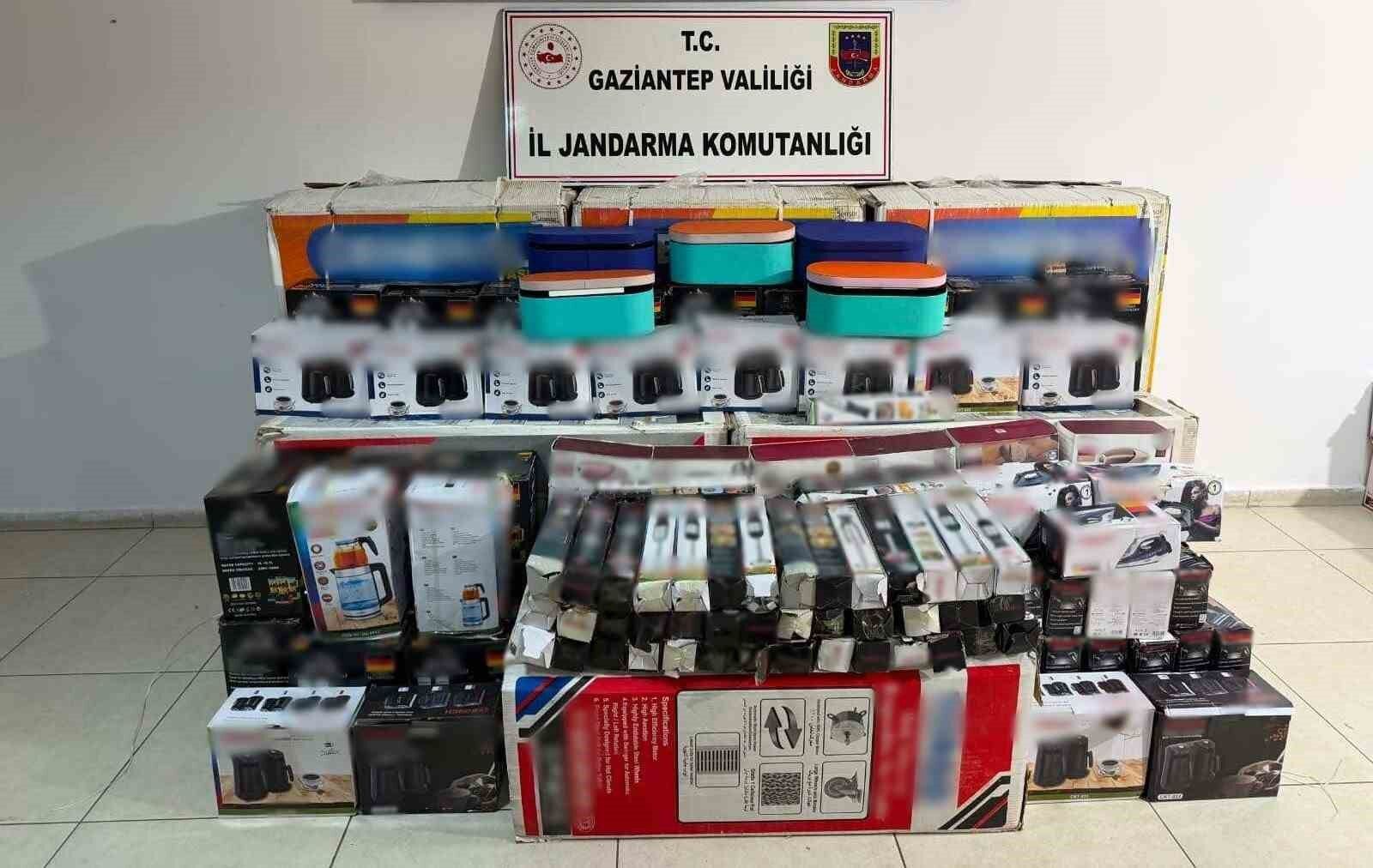 Jandarmadan kaçakçılık ve uyuşturucu olaylarına yönelik operasyon: 5 şahıs tutuklandı