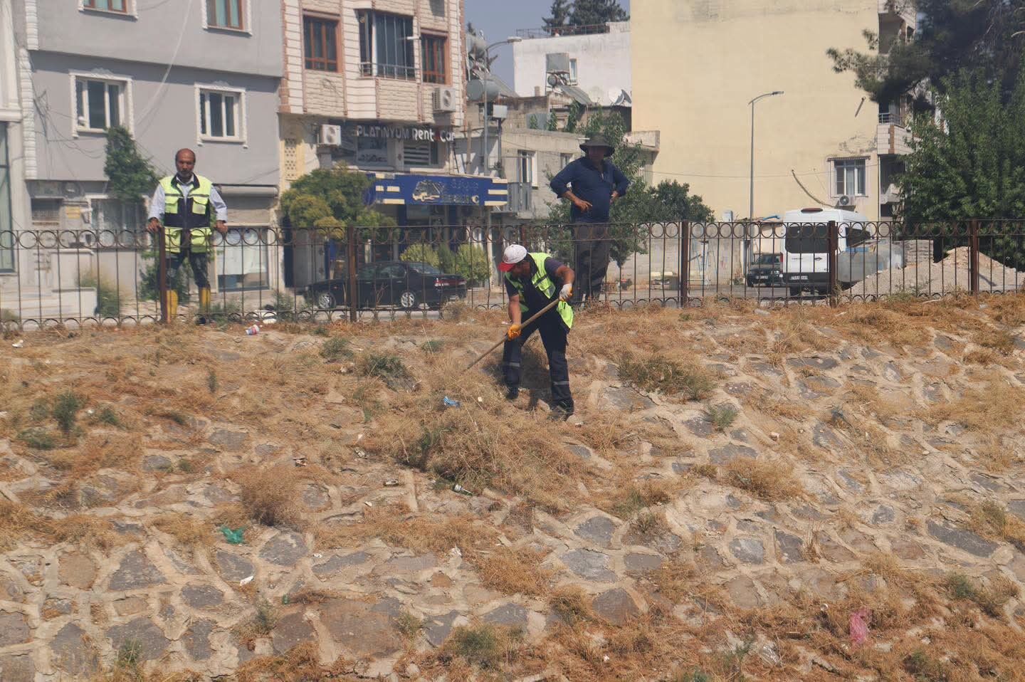 Kilis'te Kanalboyu'nda temizlik çalışmaları sürüyor
