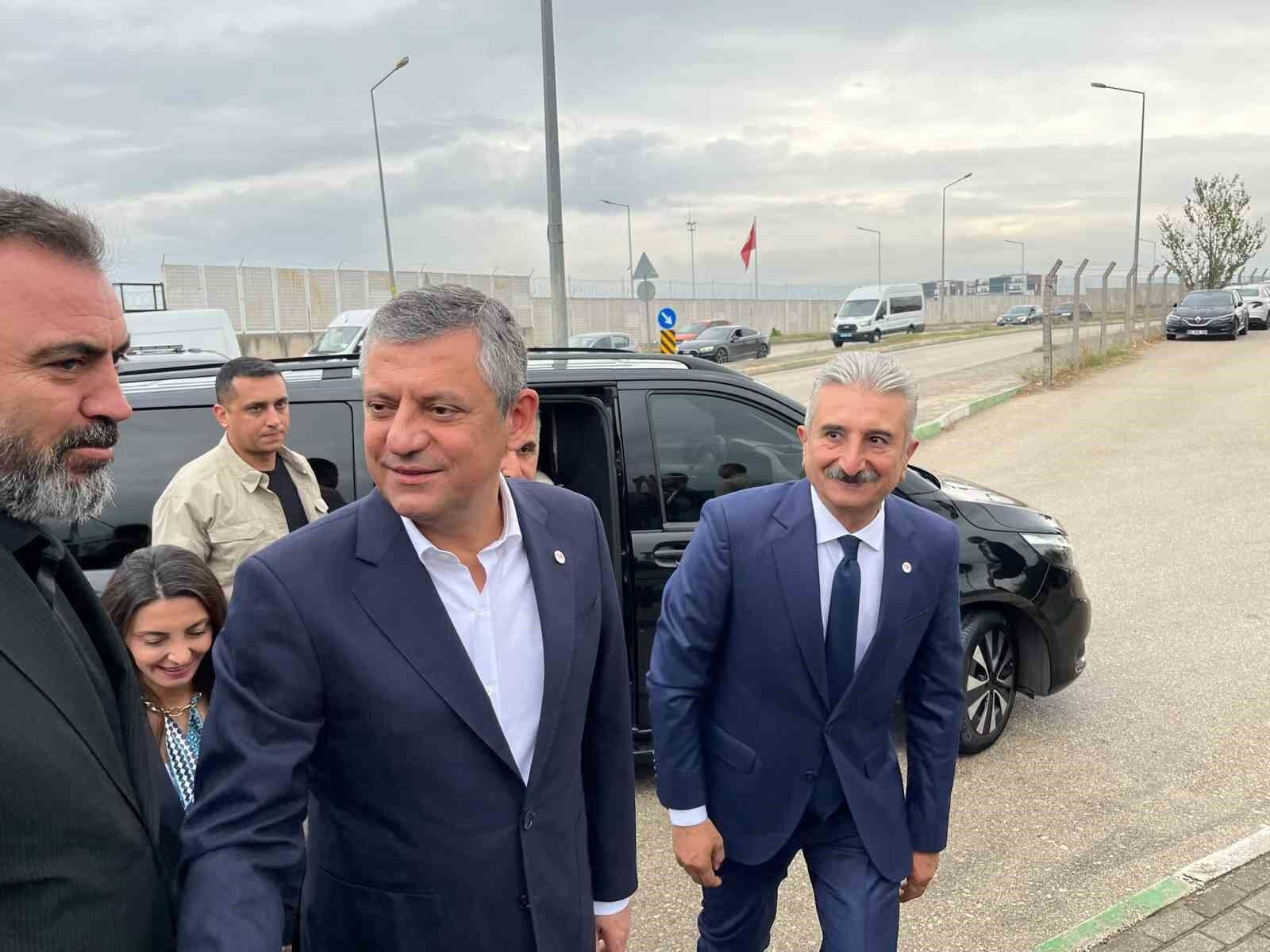 Özgür Özel ve Yeni Parti heyeti Mustafa Bozbey'i cezaevinde ziyaret etti