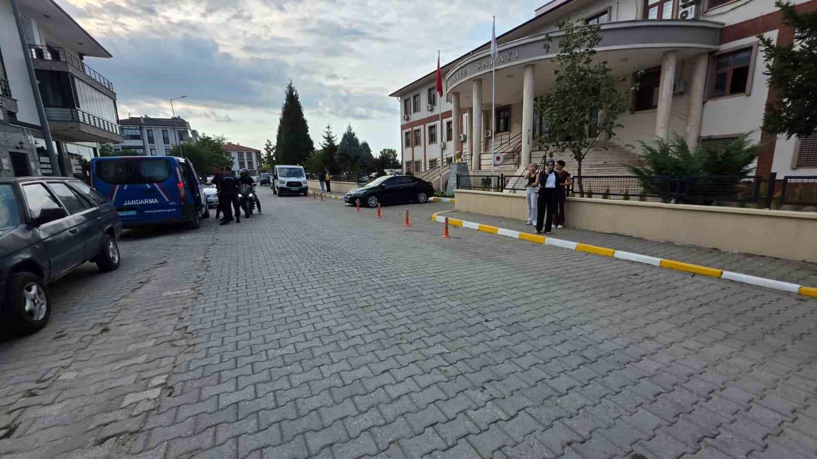 Tartıştığı eşini bıçaklayan şahıs tutuklandı