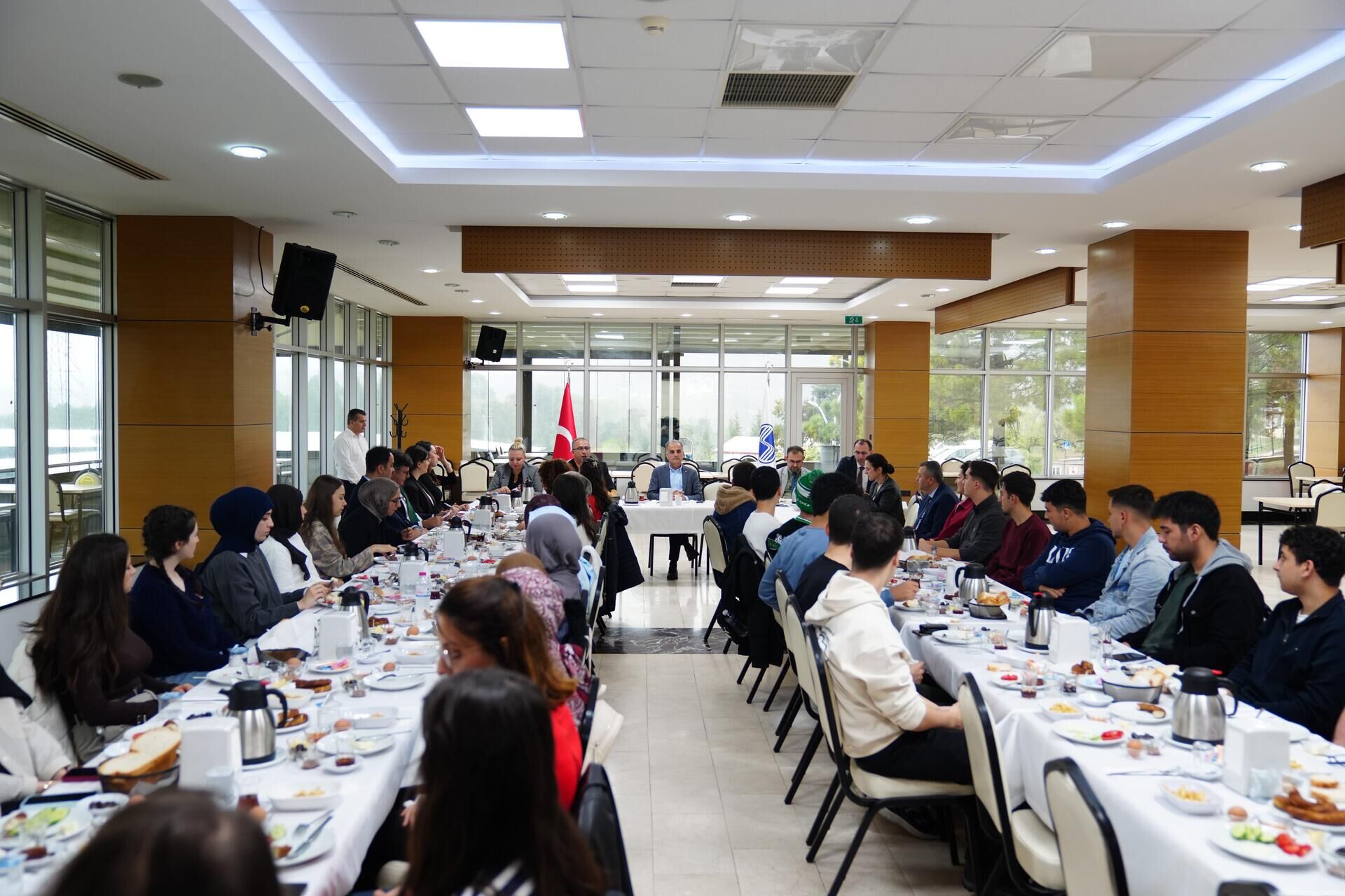 Rektör Prof. Dr. Hamza Al Bilimsel Üretimin Bir Parçası Olun (4)