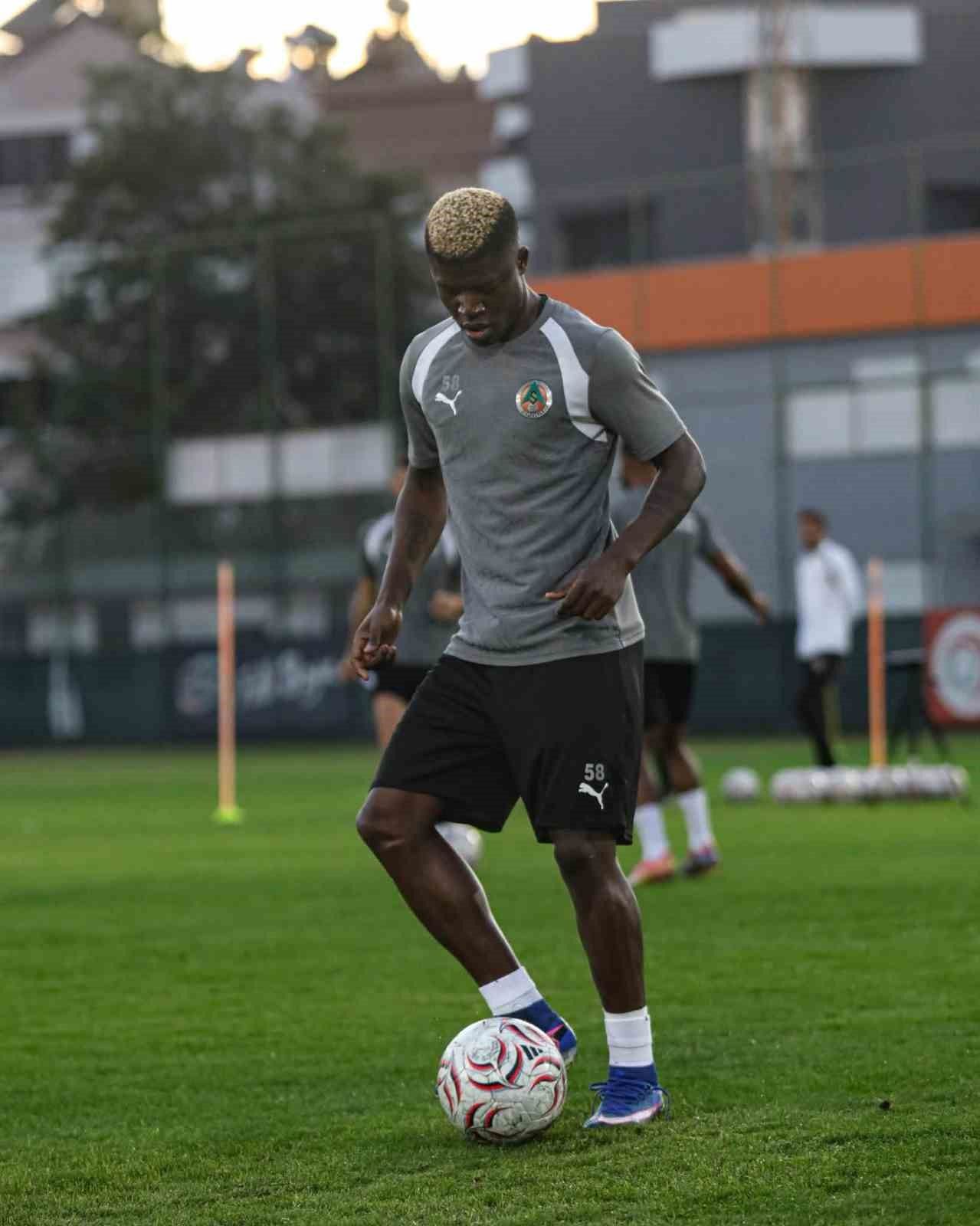 Alanyaspor, Kocaelispor maçı hazırlıklarını tamamladı