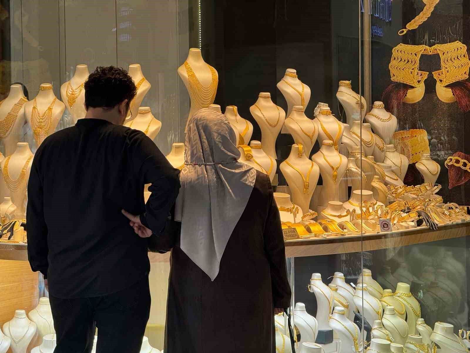 Altındaki sert düşüş vatandaşı küstürdü: Yatırımcı beklemede