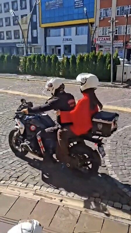Bingöl'de polis ekipleri KPSS adaylarını sınava yetiştirdi