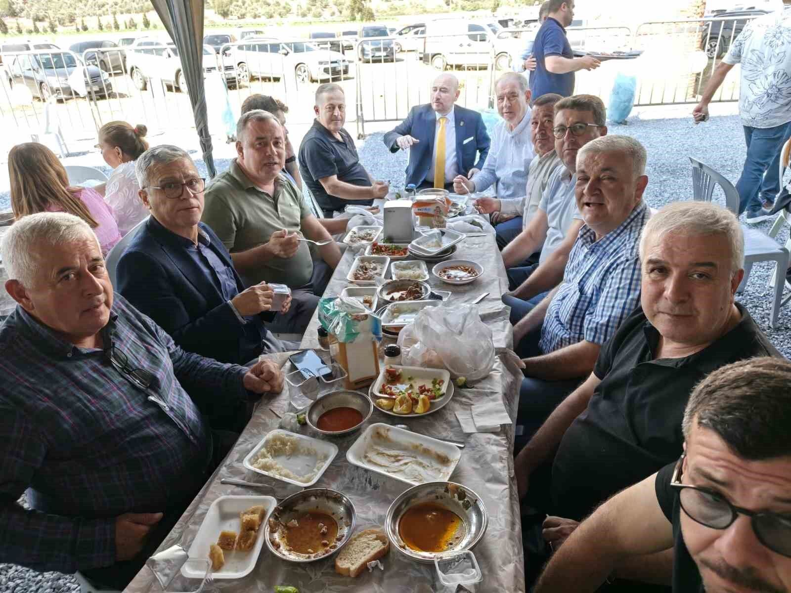 Düğün gibi kongre