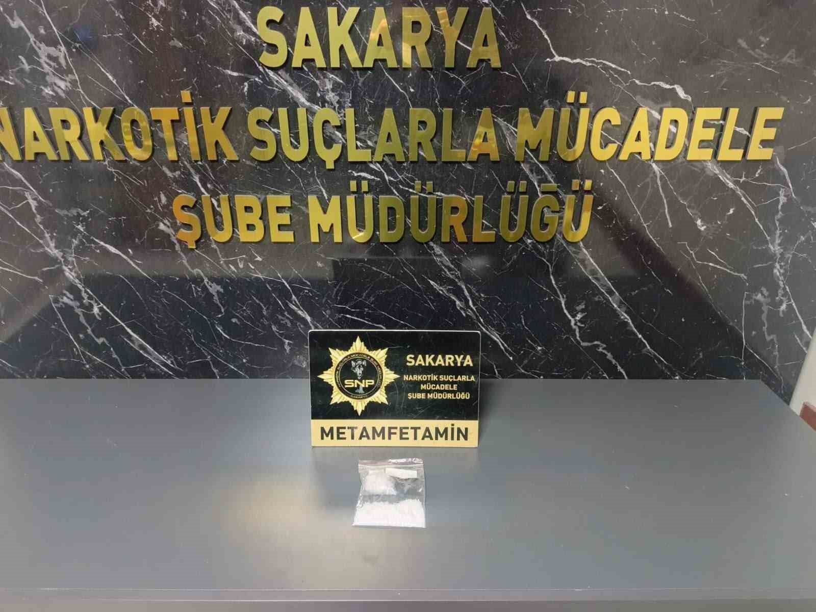 İstanbul'dan Sakarya'ya uyuşturucu sevkiyatı engellendi: 2 tutuklama