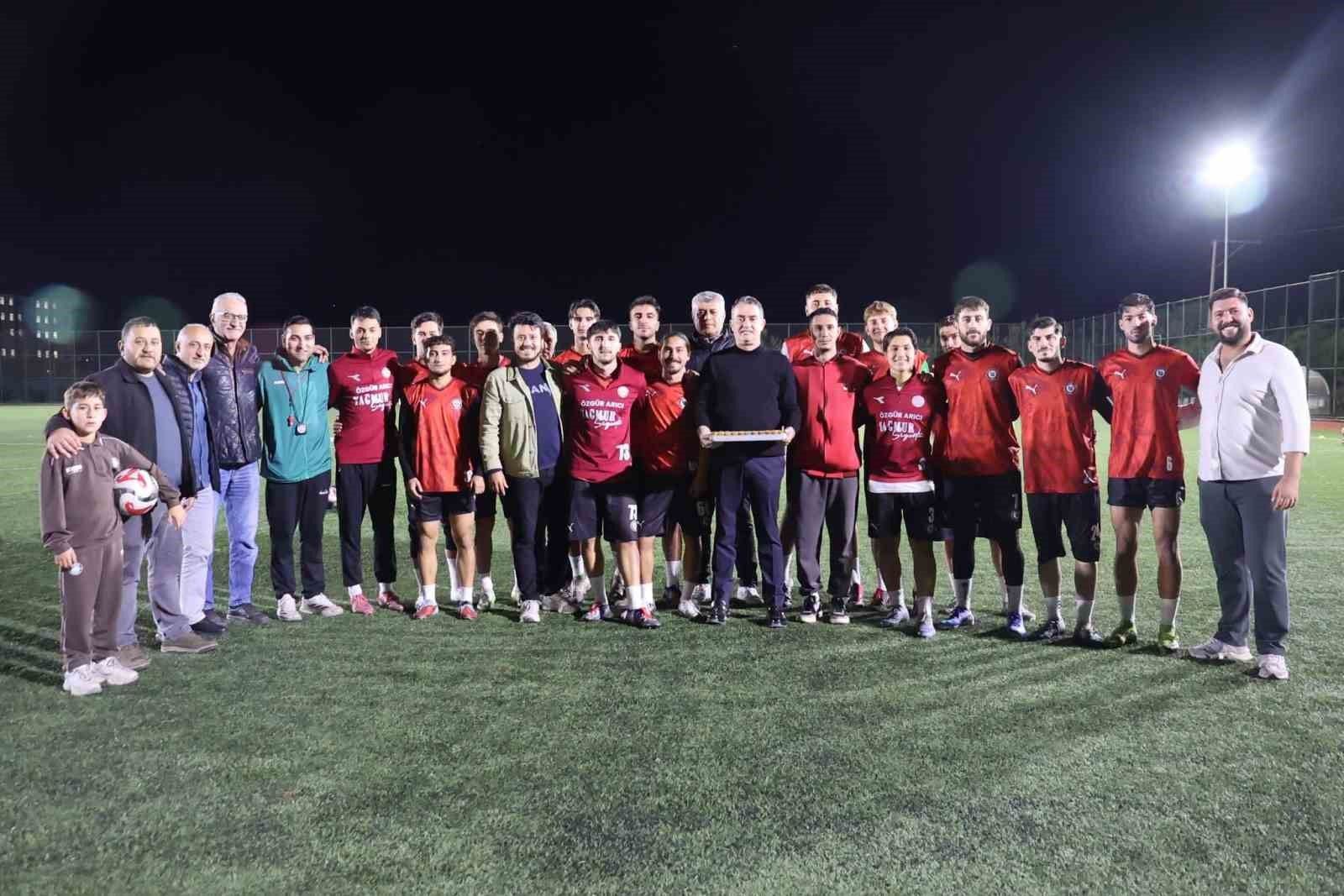 Kazanın ardından göreve dönen Arıcı'dan Koçarlı Belediyespor'a moral desteği