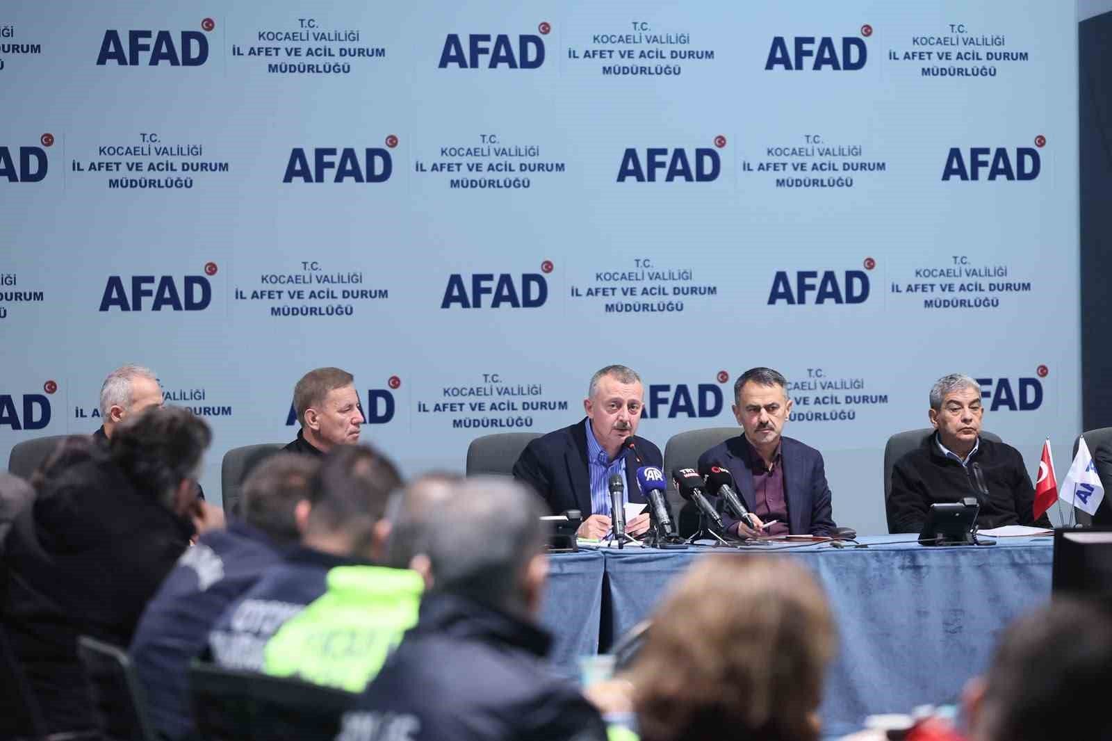 Kocaeli'de selin yaraları sarılıyor: Afetzedelere nakdi destek başladı