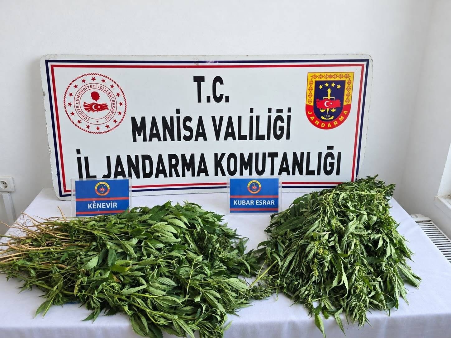 Manisa'da uyuşturucu operasyonları: 3 tutuklama