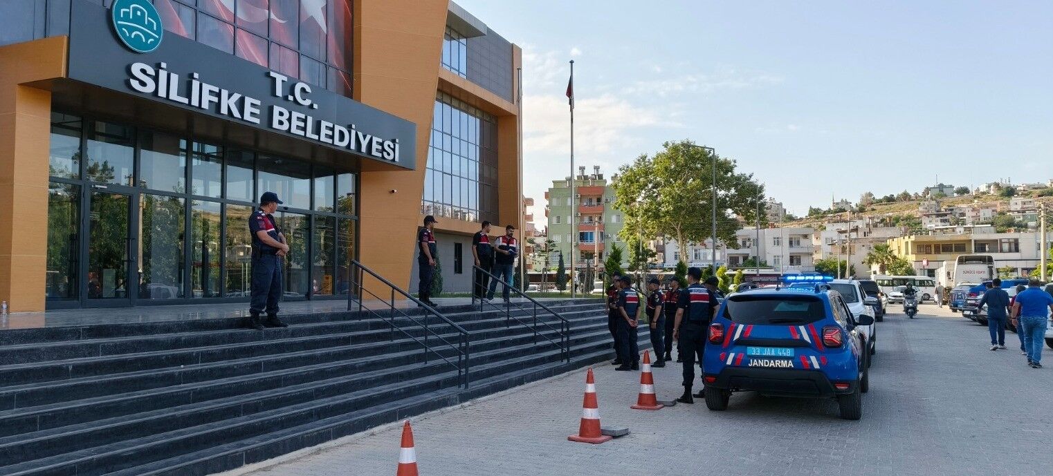 Silifke Belediyesi'ndeki imar ve ruhsat işlemlerine soruşturma: 7 şüpheli gözaltında