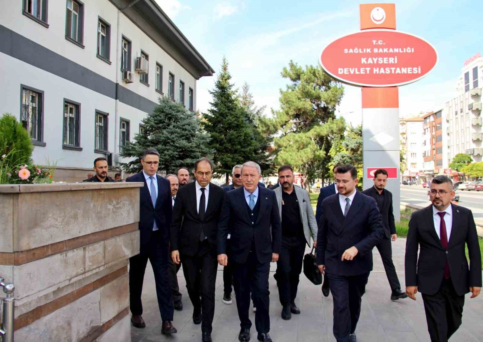 TBMM Millî Savunma Komisyonu Başkanı Akar'dan Kayseri Devlet Hastanesi'ne ziyaret