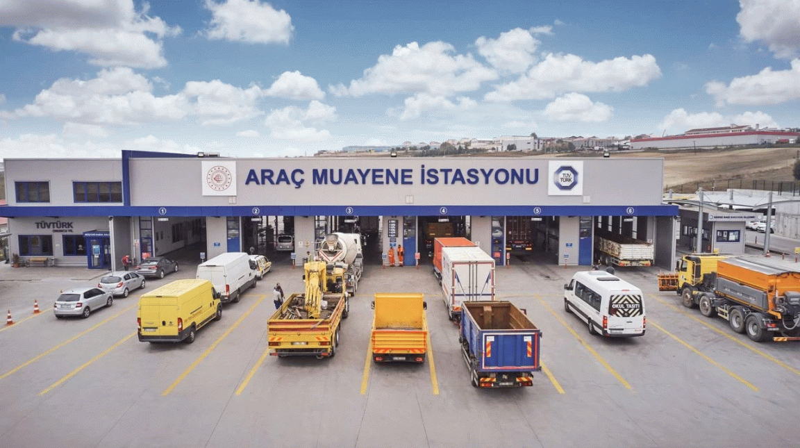 Sakarya TÜVTÜRK'te Korkunç Kaza! Dev lastiklerin arasında sıkıştı