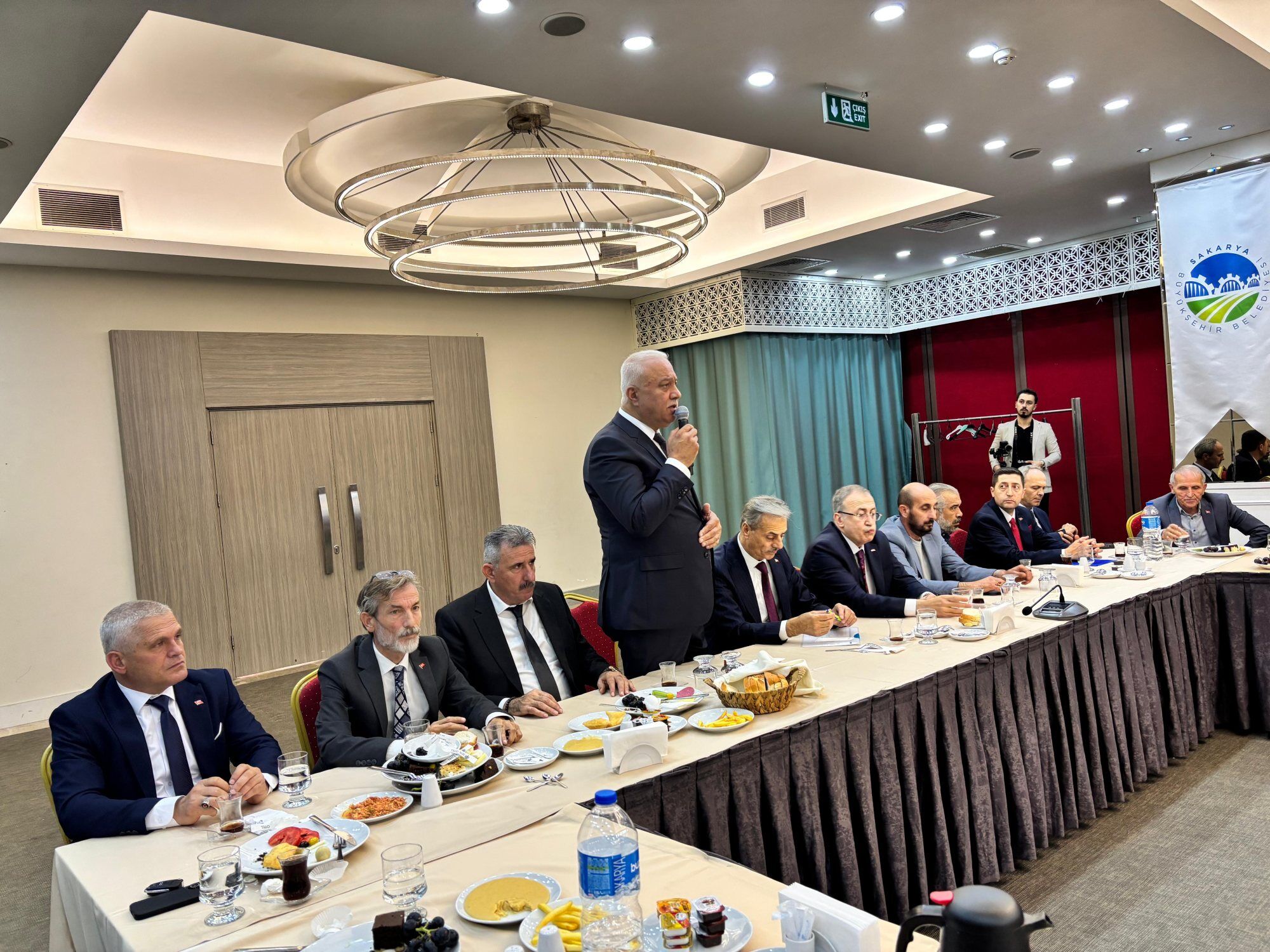 S E S O B Manset Esnafin Gundemi Buyuksehir De Gorusuldu