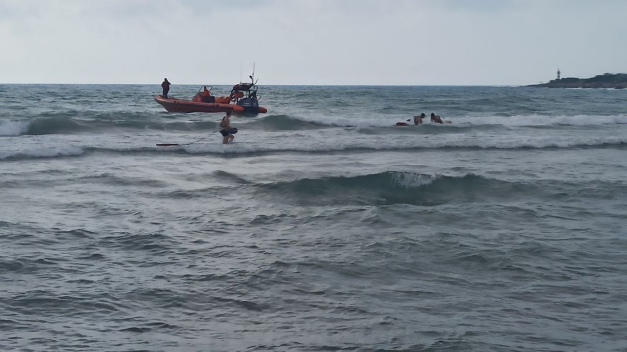 Kumcağız'da boğulma tehlikesi geçiren 7 arkadaş hastaneye kaldırıldı
