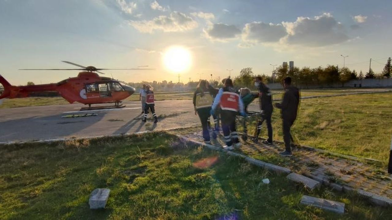 Ambulans helikopterle Van’a ulaştırılan hasta ameliyat edildi