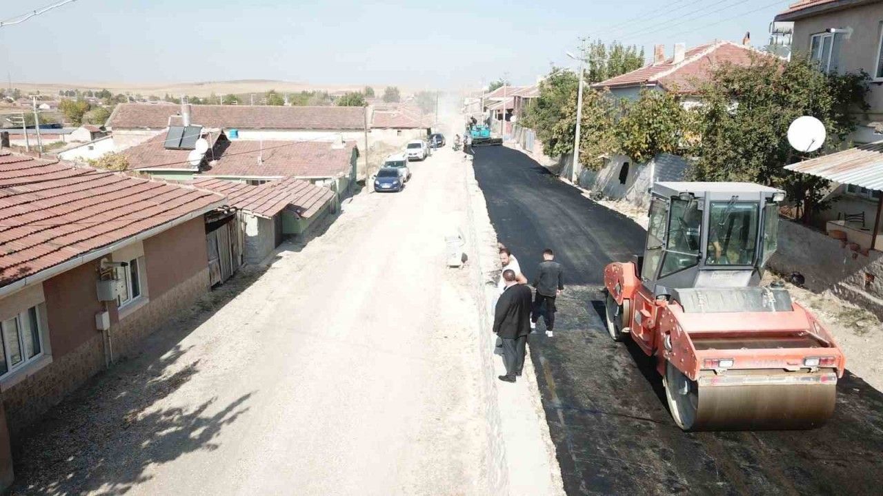 Beylikova’nın tüm yolları sıcak asfalt yapıldı