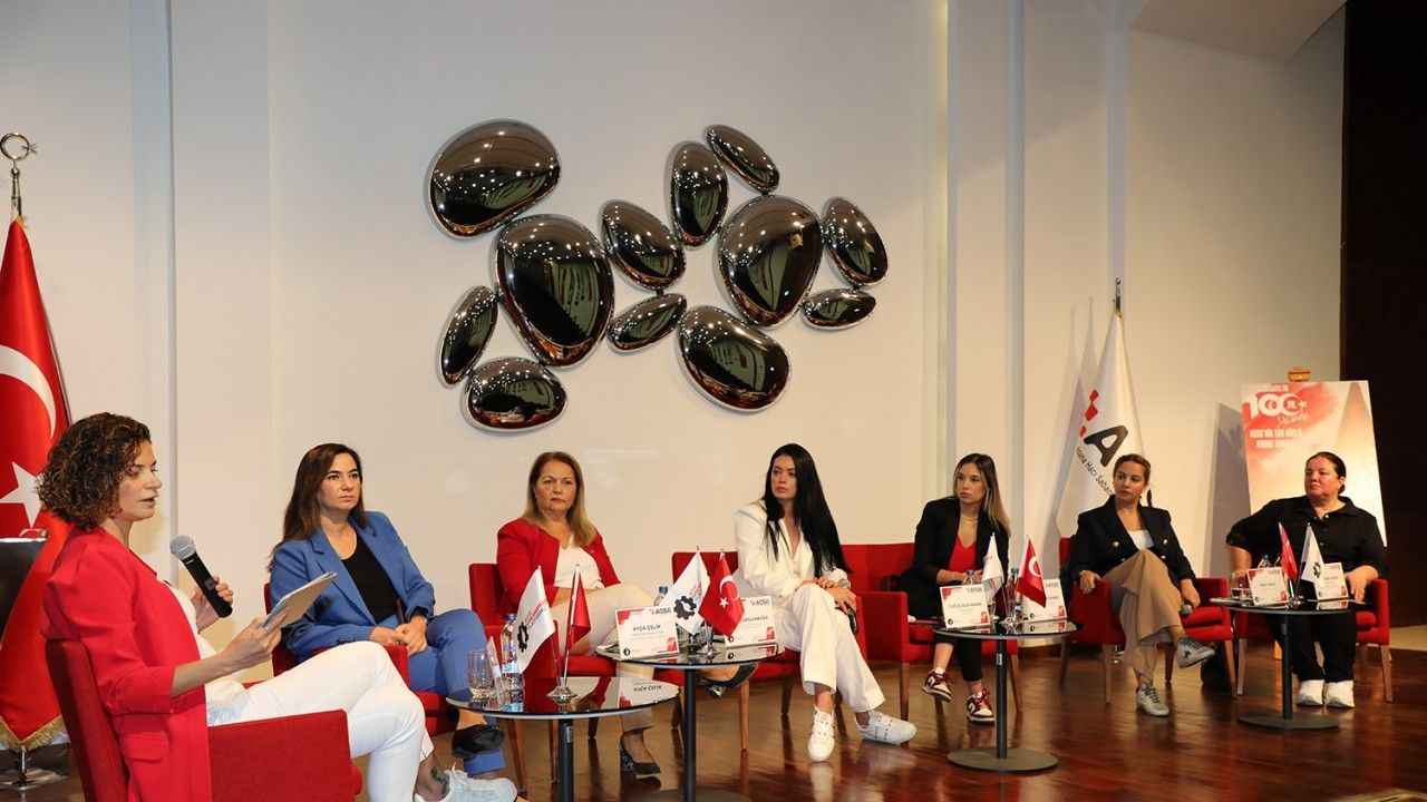 “Cumhuriyetin 100. Yılında 100 Güçlü Kadın” paneli yapıldı
