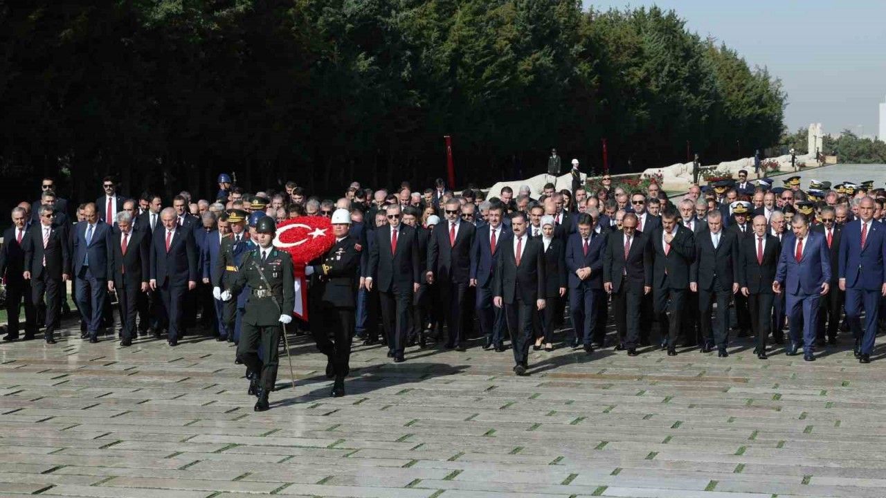 Devlet erkanı Atatürk’ün huzurunda