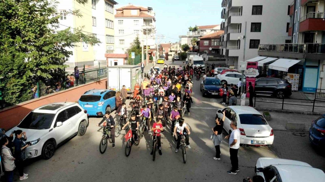 İFA Ortaokulu’ndan bisikletli 100. yıl kutlaması