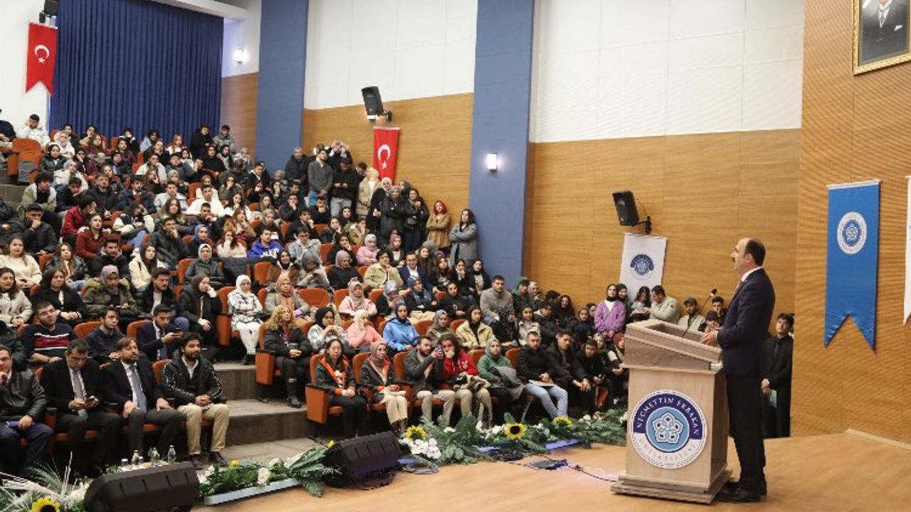 Başkan Altay üniversiteli öğrencilerle buluştu
