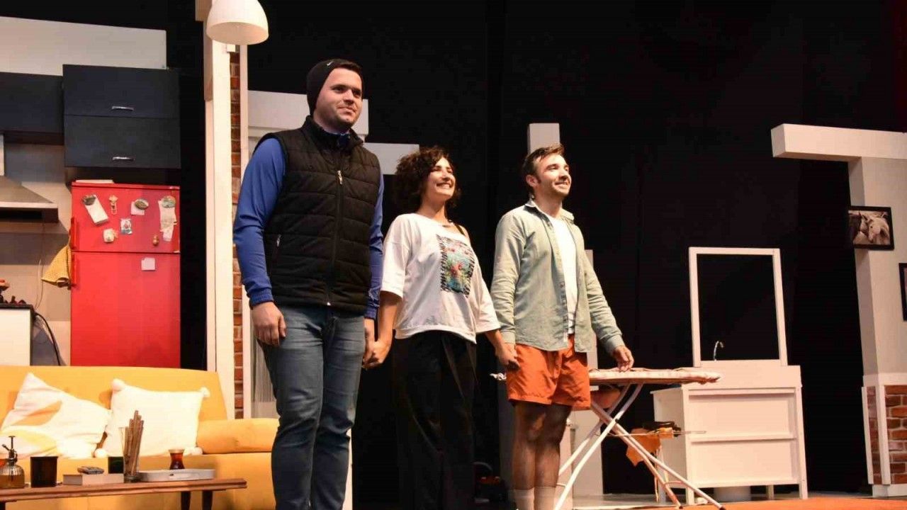Bozüyük Belediye Tiyatrosu 3. sezon perdelerini açtı