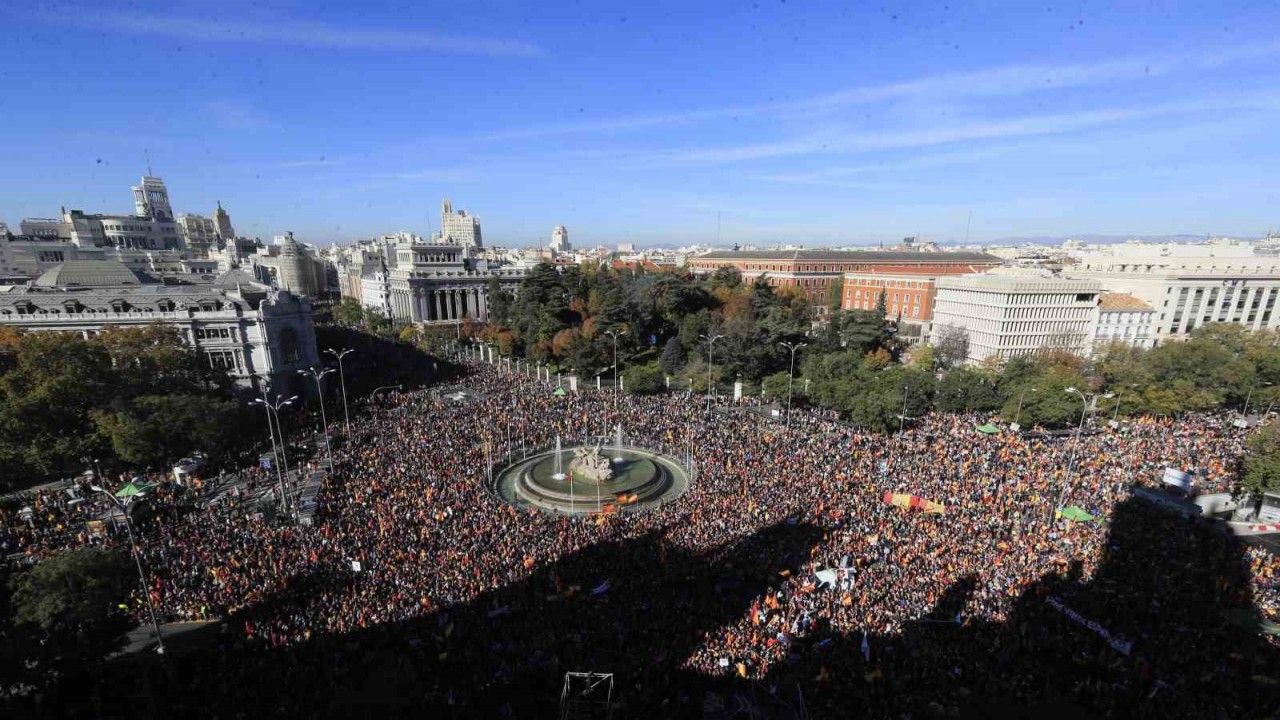 İspanya’da “Katalan ayrılıkçılara yönelik af tasarısı” protesto edildi