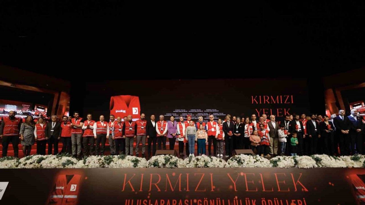 Türk Kızılay’ın “Uluslararası Kırmızı Yelek Gönüllülük Ödülleri” verildi